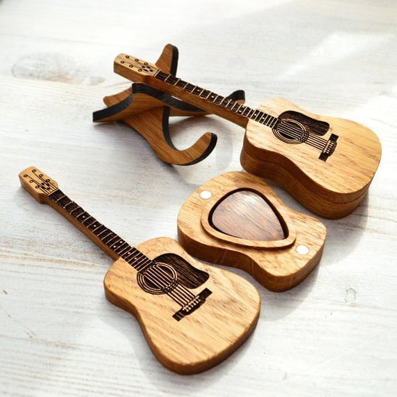 🎁Mini Cute Edition Wooden Guitar Plectrum Case🎸 M2