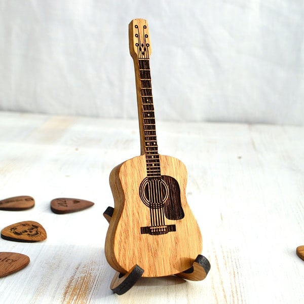 🎁Mini Cute Edition Wooden Guitar Plectrum Case🎸 M1